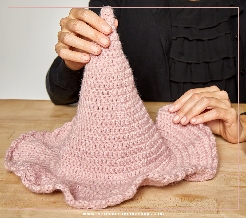 If you’re looking for a fun holiday project or a one of a kind costume, check out this pretty witch hat. #crochethat #crochetwichhat #crochetpattern
