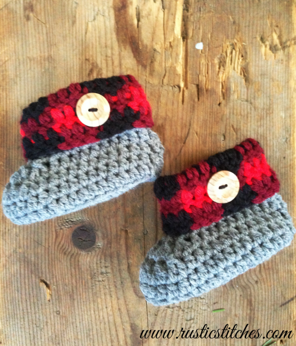 Plaid cuff baby booties