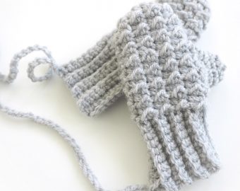 Baby Moss Stitch Mittens Crochet Pattern