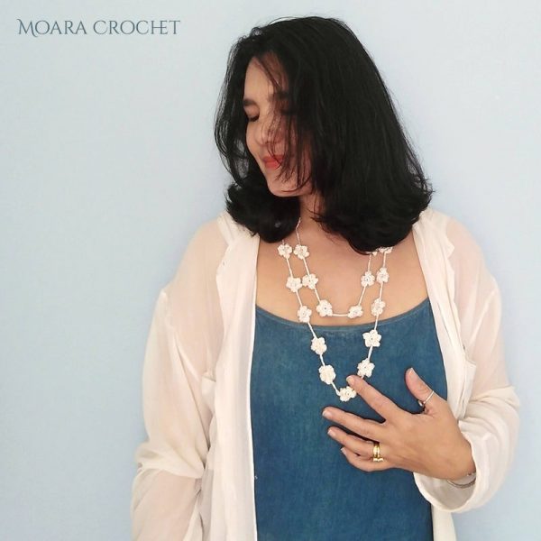 woman wearing flower necklace crochet
