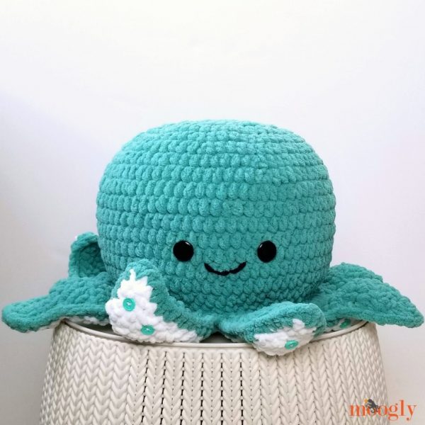 crochet amigurumi octopus squish